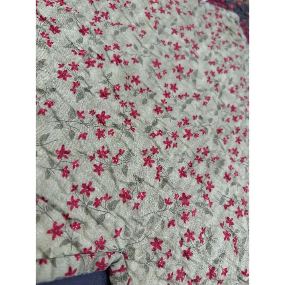 One pair of quilted placemates in bright colorful Pattern